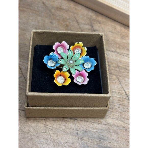 Vintage Enamel Flower Brooch Pin With Faux Pearl & Rhinestones - Picture 1 of 6